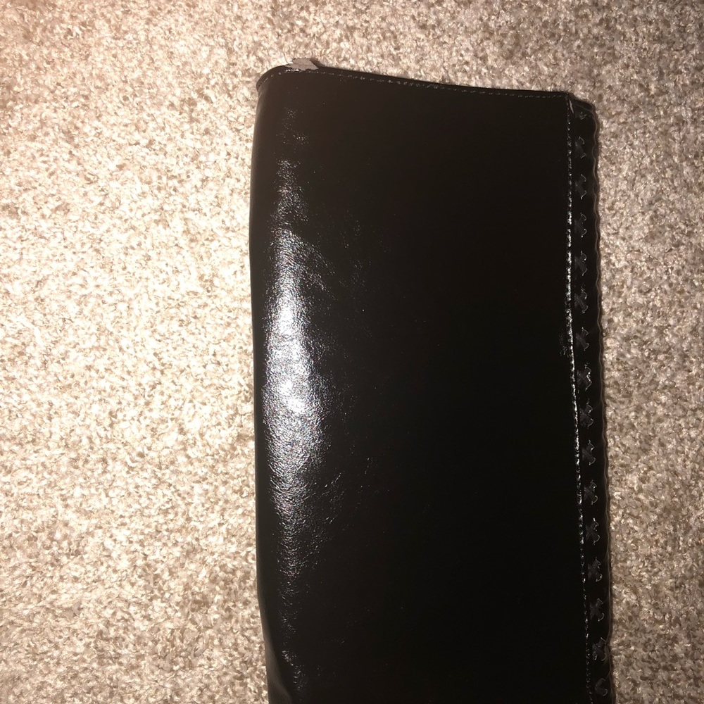 Clutch - Picture 2 of 4